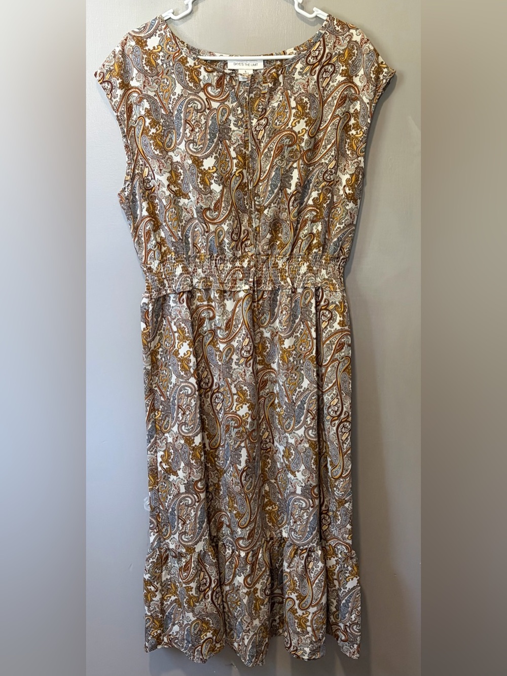 SKYLE’S THE LIMIT sleeveless midi dress hankerchief type of design neutral color